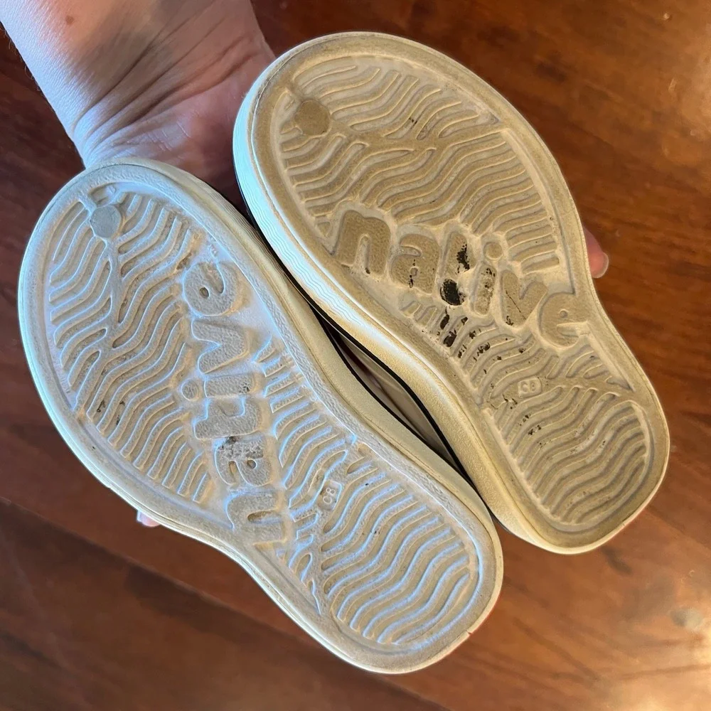 Native‎ Kids Hello Kitty Miles Slip On Shoes White C8 Sanrio Perforated Sneakers